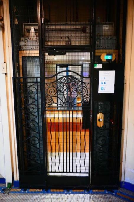 Charmant Studio Parisien Au Coeur Du 15E Arrondissement Luaran gambar